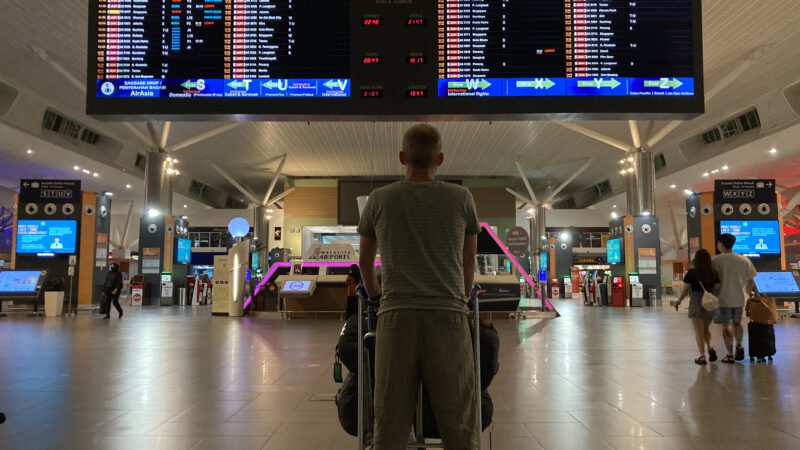 Zwischenstopp in KL - Warten bis zur Gepäckaufgabe