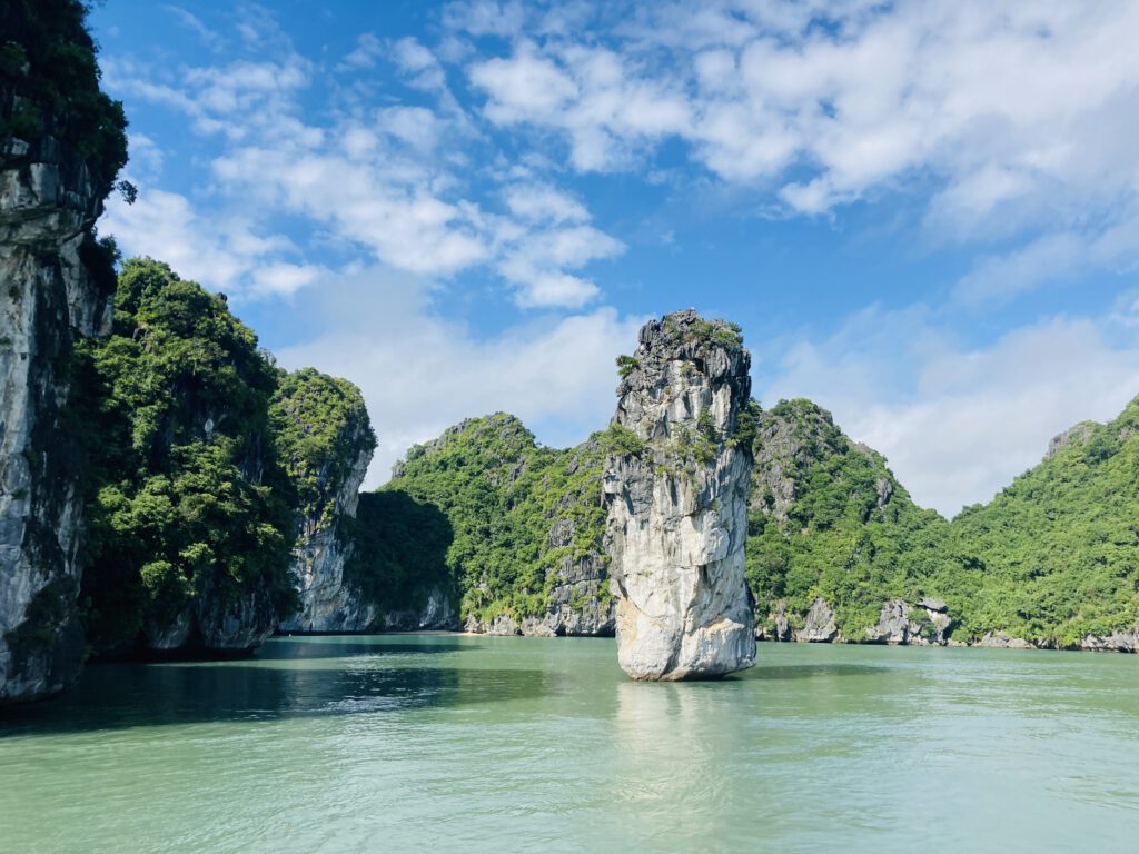 die Halong-Bucht - eines der 7 Weltwunder der Natur