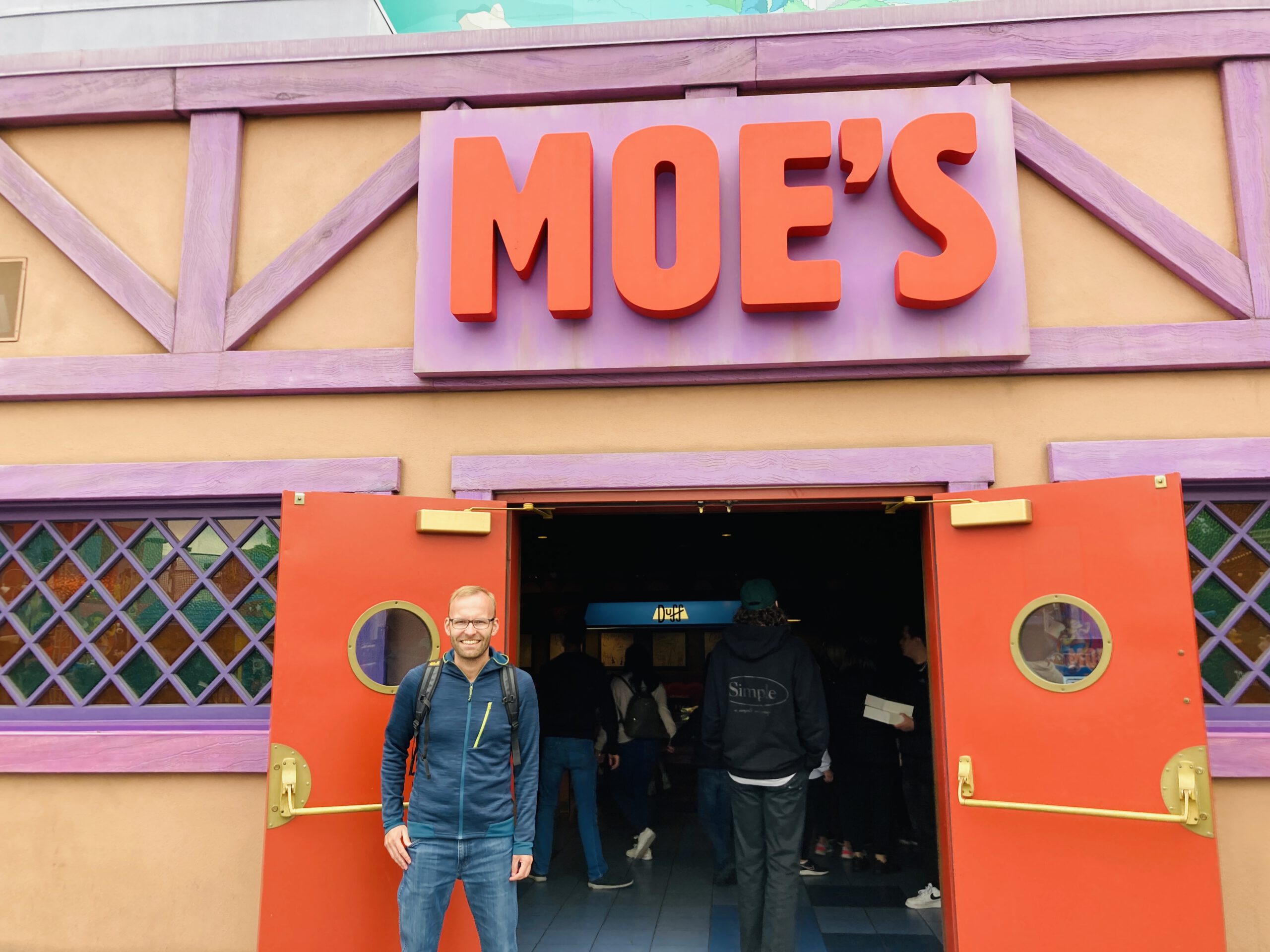 Eingang Moe's Taverne