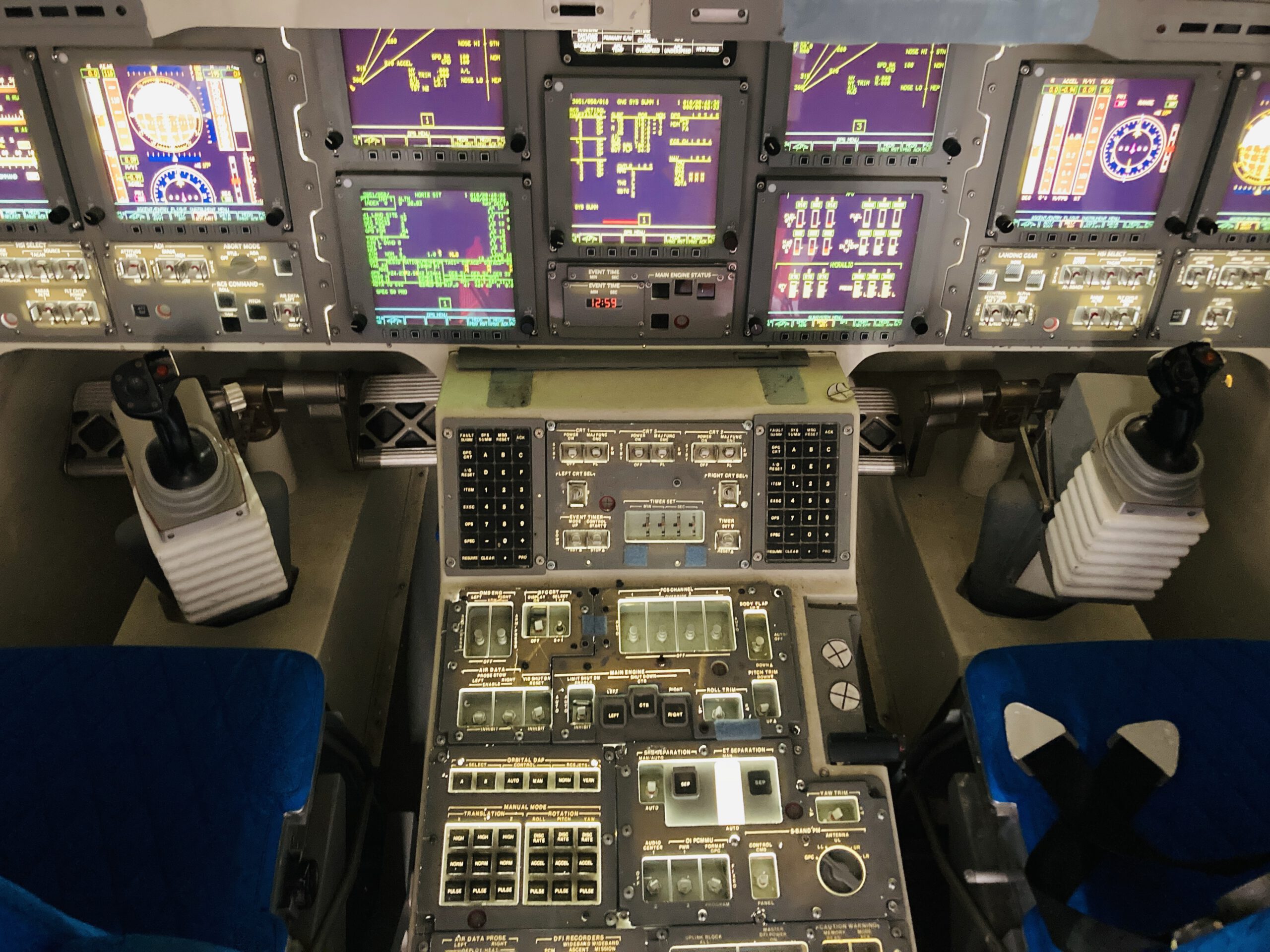 Cockpit im Spaceshuttle