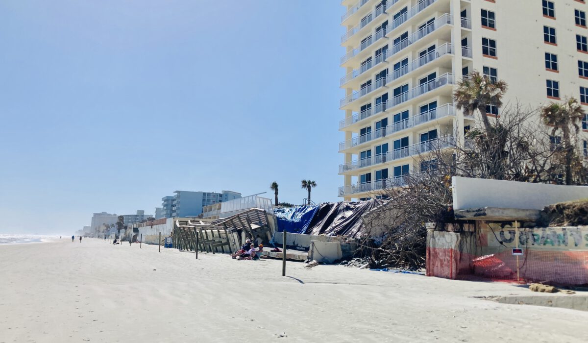 Daytona Beach - man beachte die Touristen auf ihren Stühlen